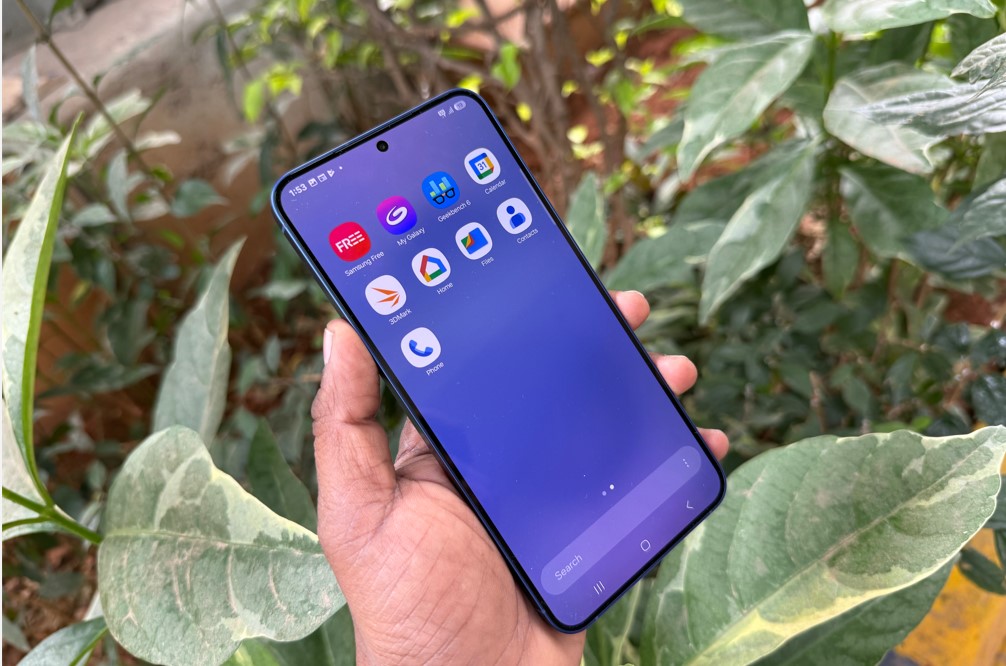 Samsung Galaxy S25 Plus.
