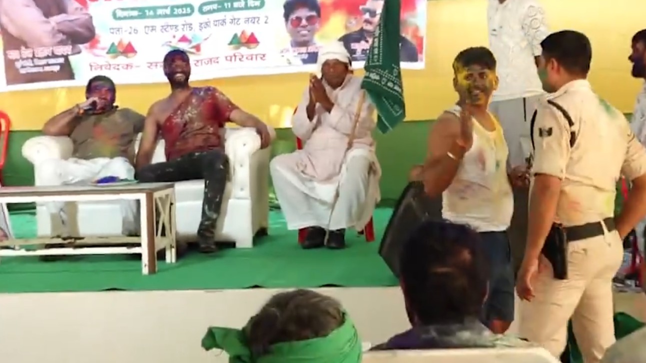 Perform 'thumka' for me or face suspension: Lalu's son Tej Pratap to cop