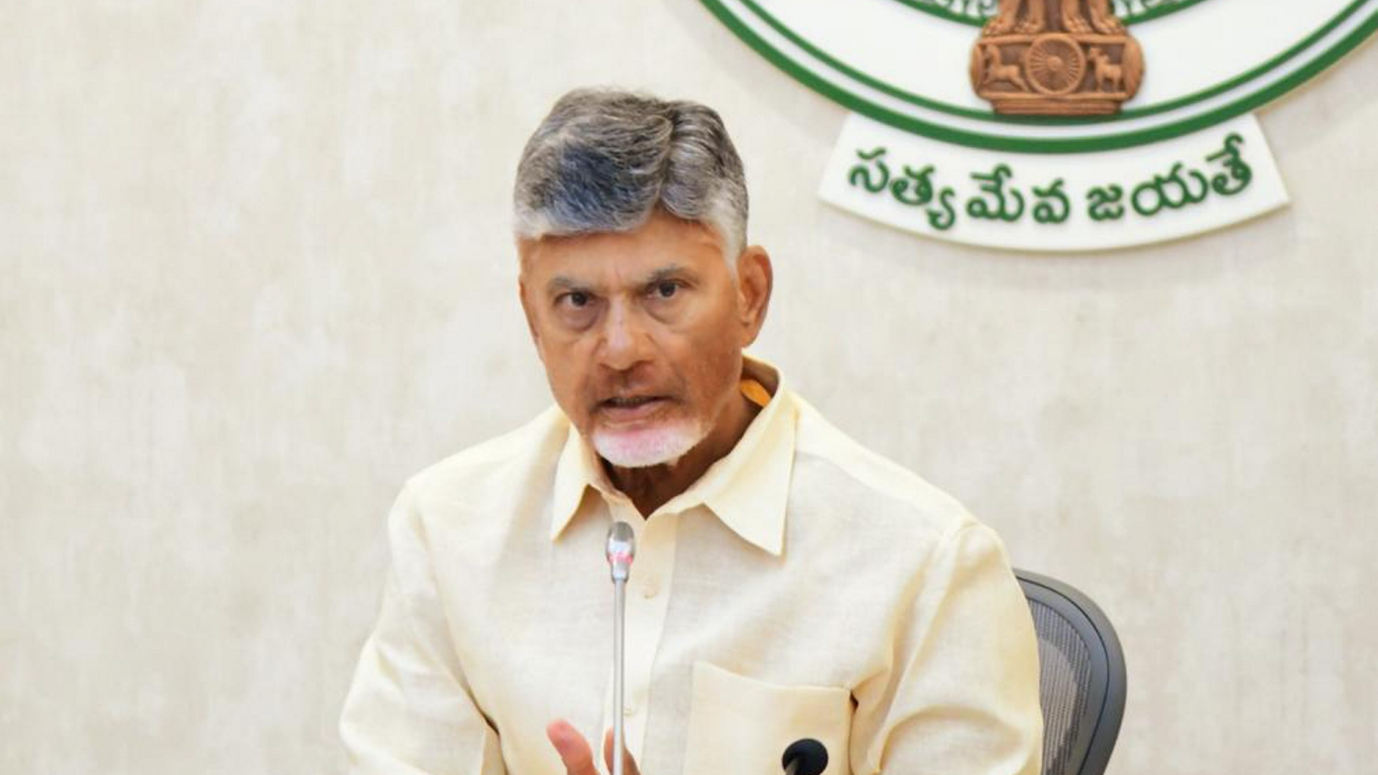 Andhra CM Chandrababu Naidu, Governor extend Ugadi festival greetings