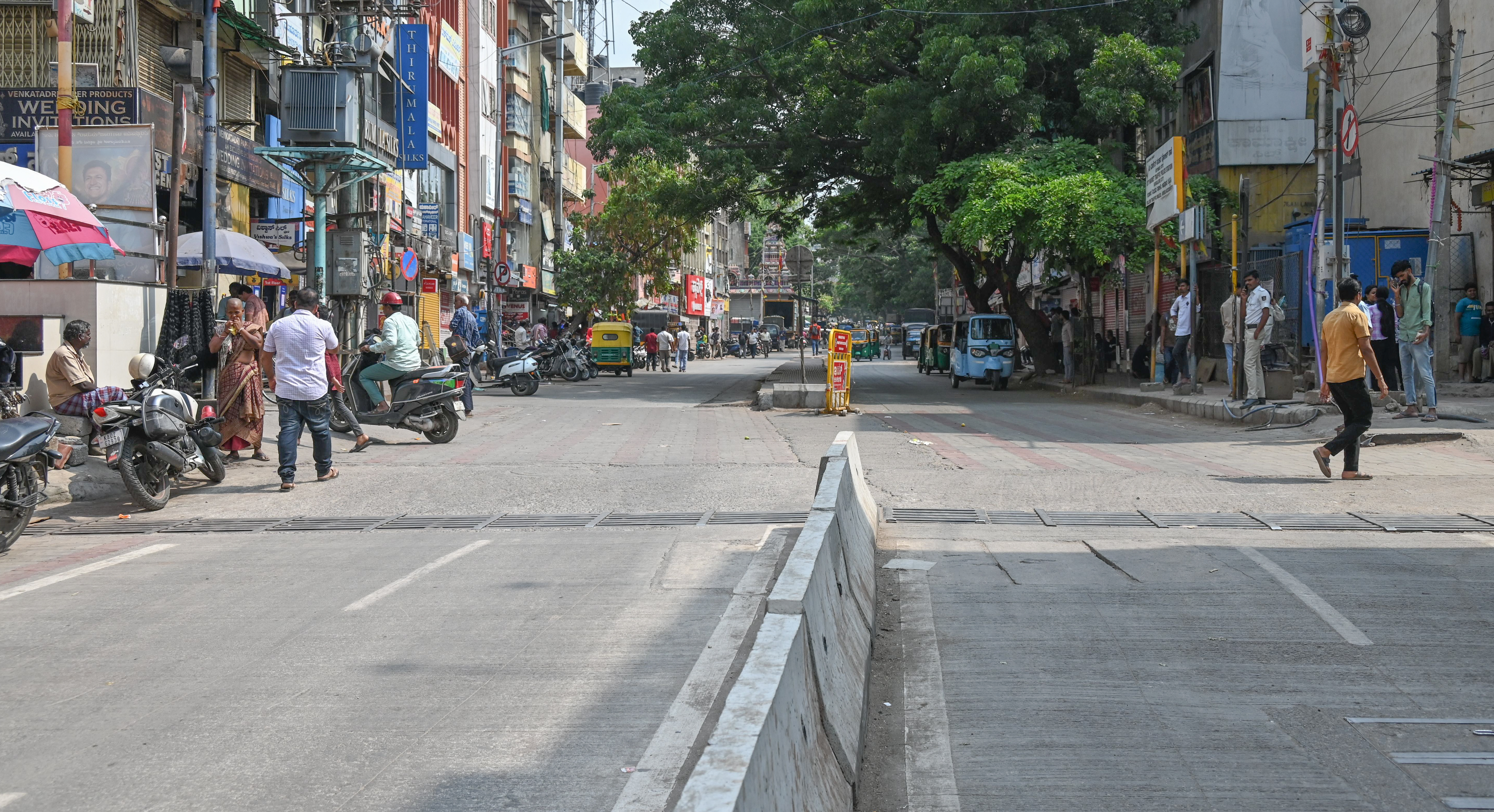Vehicle traffic was sparse on BVK Iyengar Road. 
