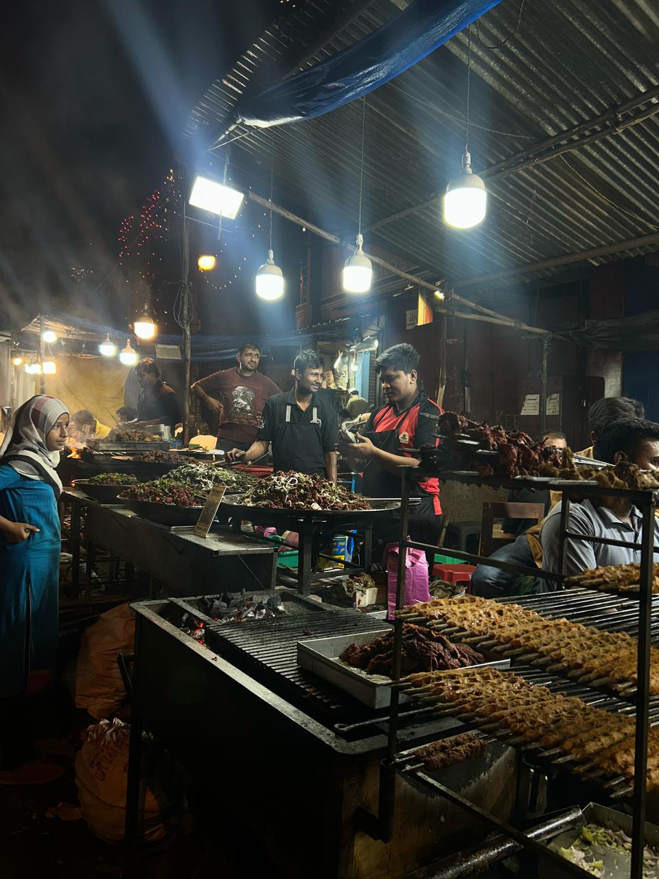 A roadside kebab vendor in Tilaknagar. DH PHOTO