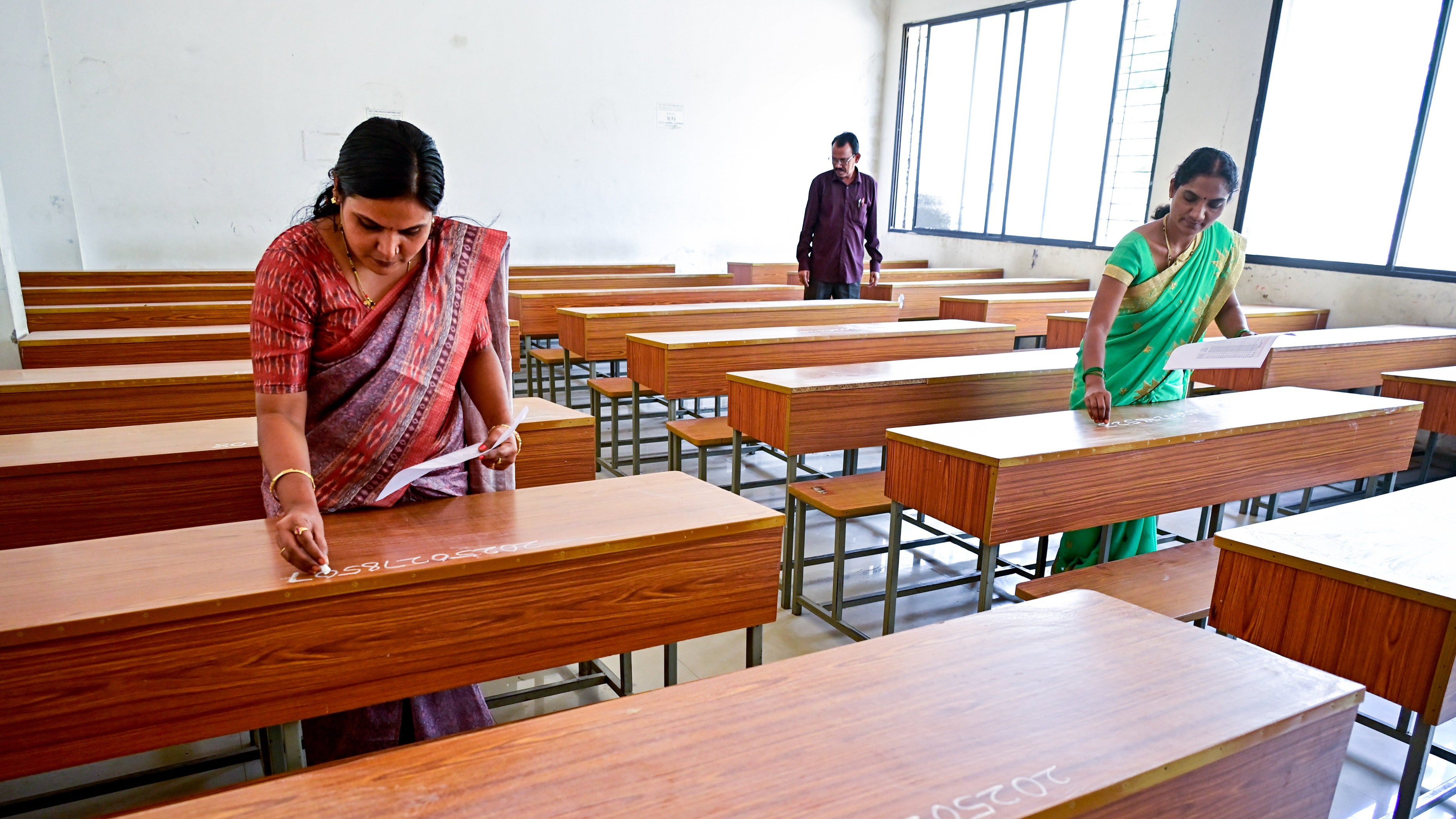Class 9 student dies by suicide after being denied to sit for annual exam over unpaid fees in Uttar Pradesh