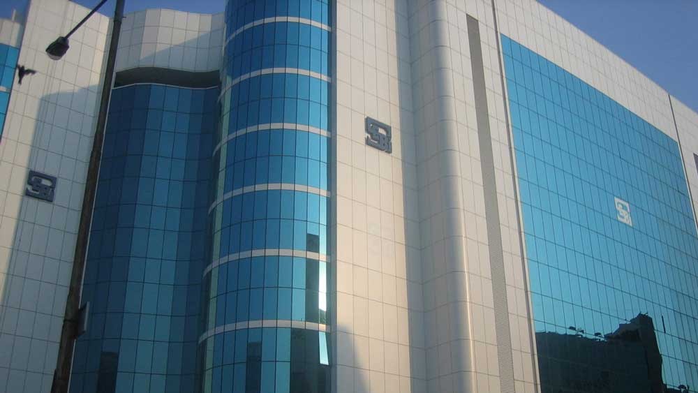 SEBI fines Rs 7 lakh on Reliance 
Securities for flouting stock brokers' norms