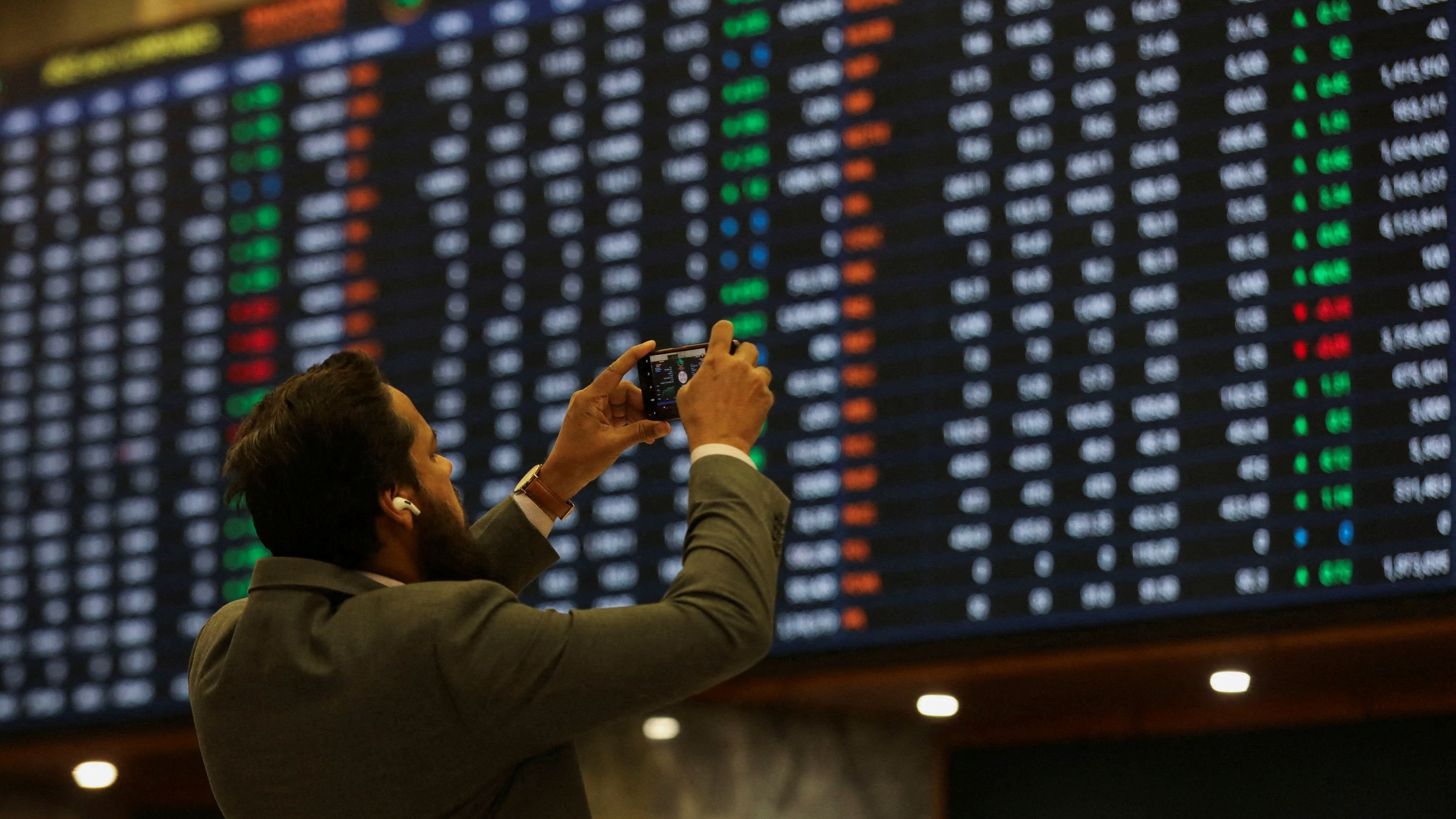 Pakistan stock exchange plunges over 8,000 points