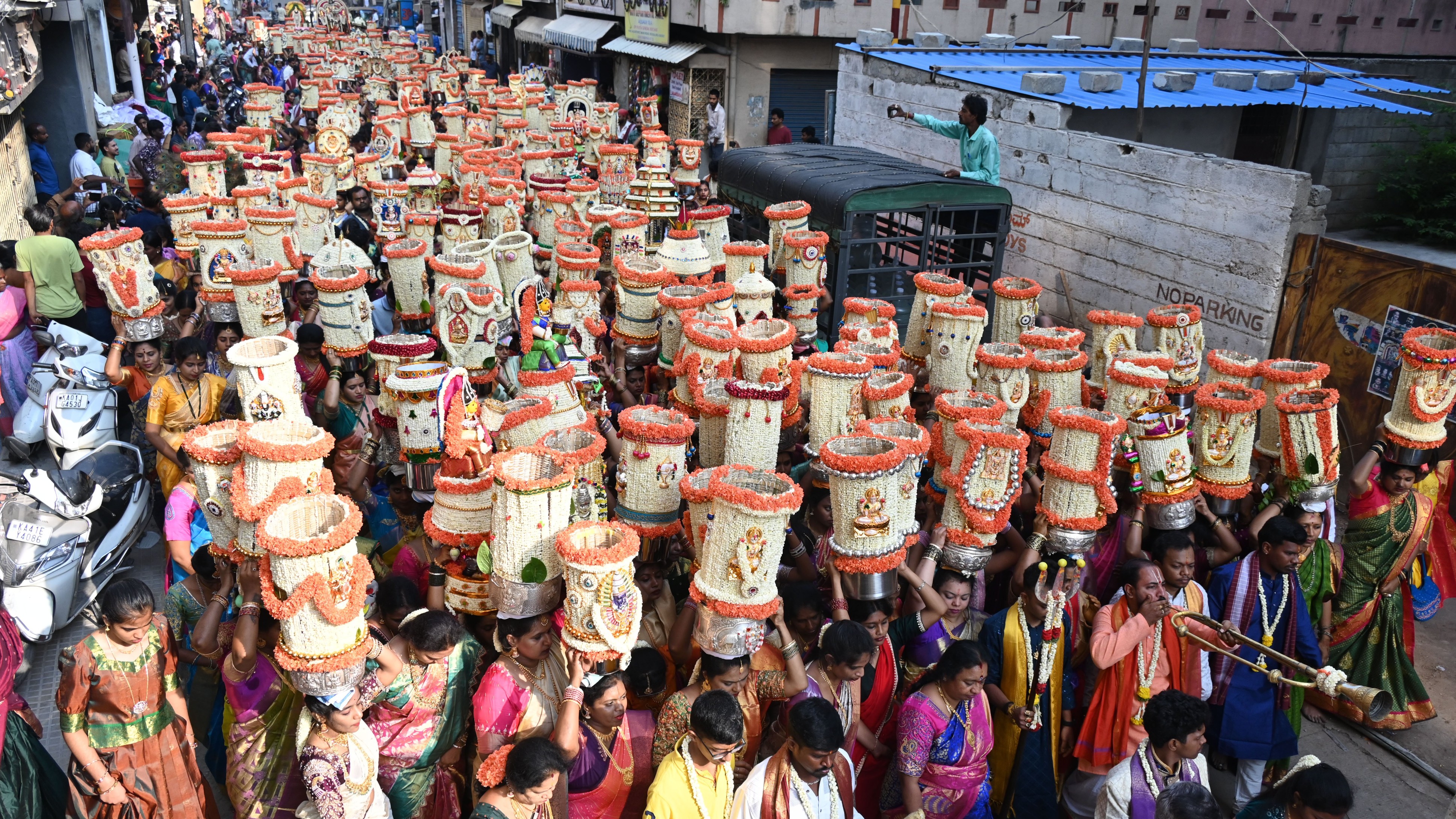 Karaga festival: Chariot procession tonight, traffic curbs in place 