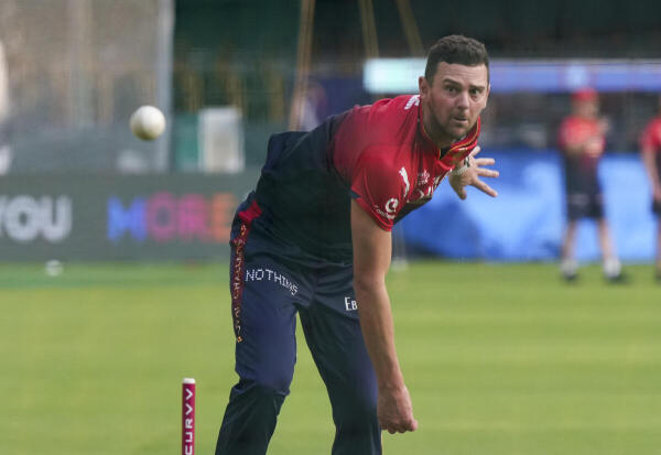  With his vast international experience, Josh Hazlewood has the ability to unsettle the RR batting lineup and keep their score in check.