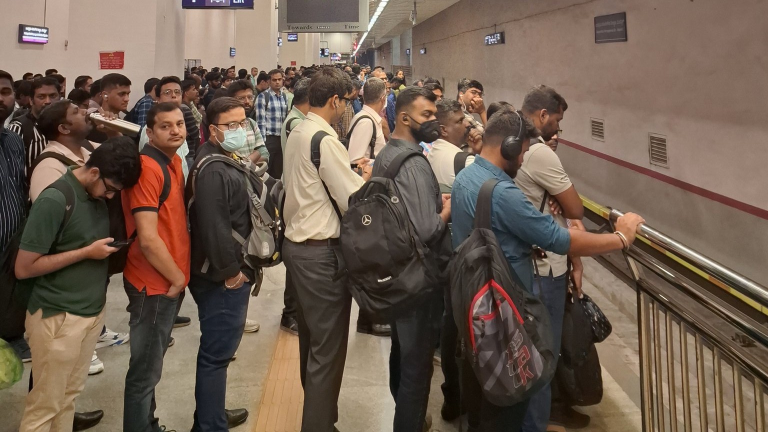 Entry 'D' open at Majestic metro station