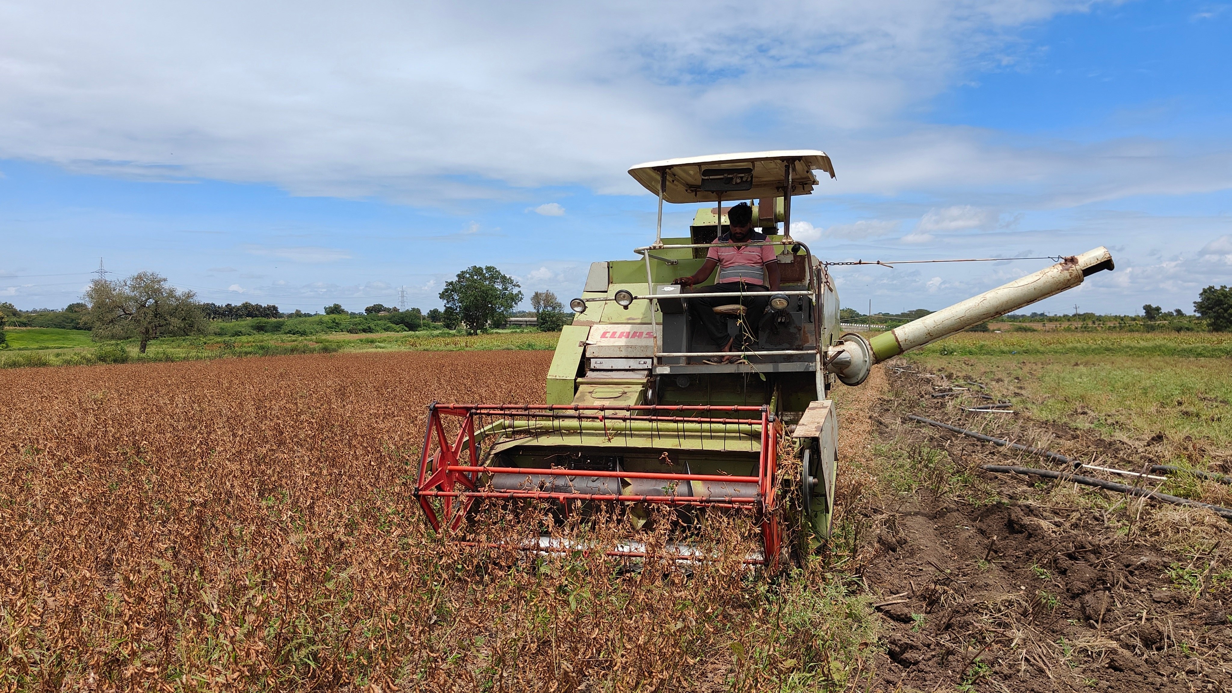 More farmers fielding machines to fight labour shortage in Karnataka