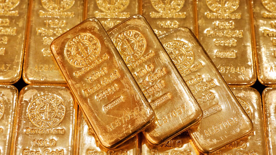 Gold slips on Trump's Fed backflip, trade hopes