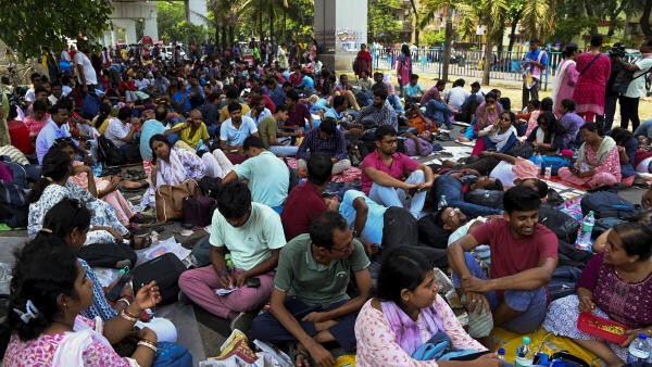 Bengal: Teachers suspend stir in front of SSC Bhavan, sit-in continues at Sahid Minar