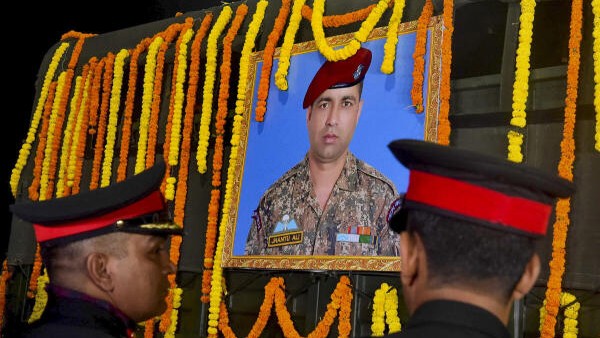 Hundreds turn out to honour fallen soldier in Bengal's Tehatta