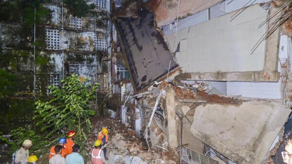 Toll rises to 3 in Jharkhand's hospital corridor collapse