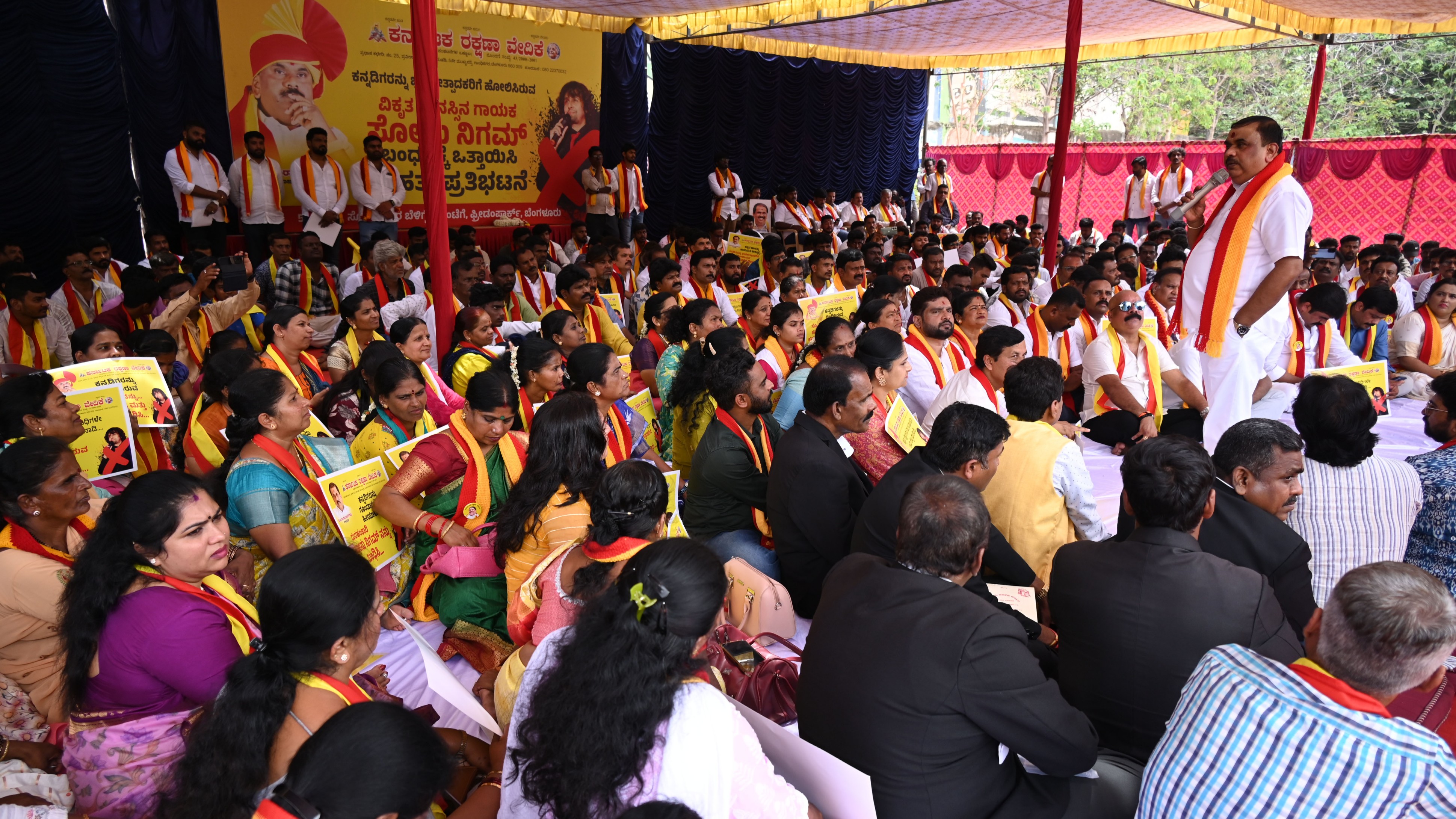 Hundreds of supporters thronged to the Freedom Park in Bengaluru and raised their voices against singer Sonu Nigam.