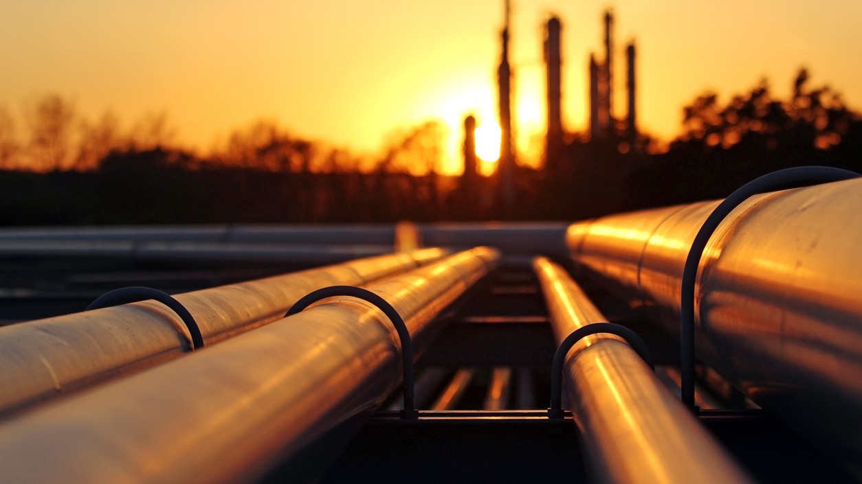 Oil regulator mandates registration for LNG terminals, drops common carrier capacity requirement