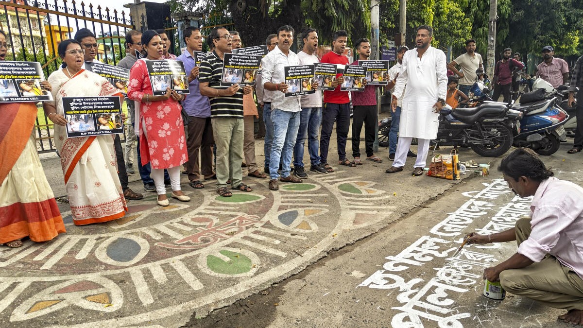 Jobless teachers' protest outside Bengal education dept HQ continues for 4th straight day