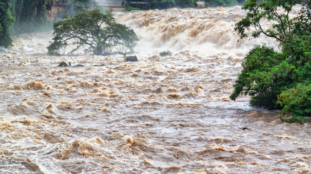 Flash floods cut off inland Australian towns, residents flee to rooftops
