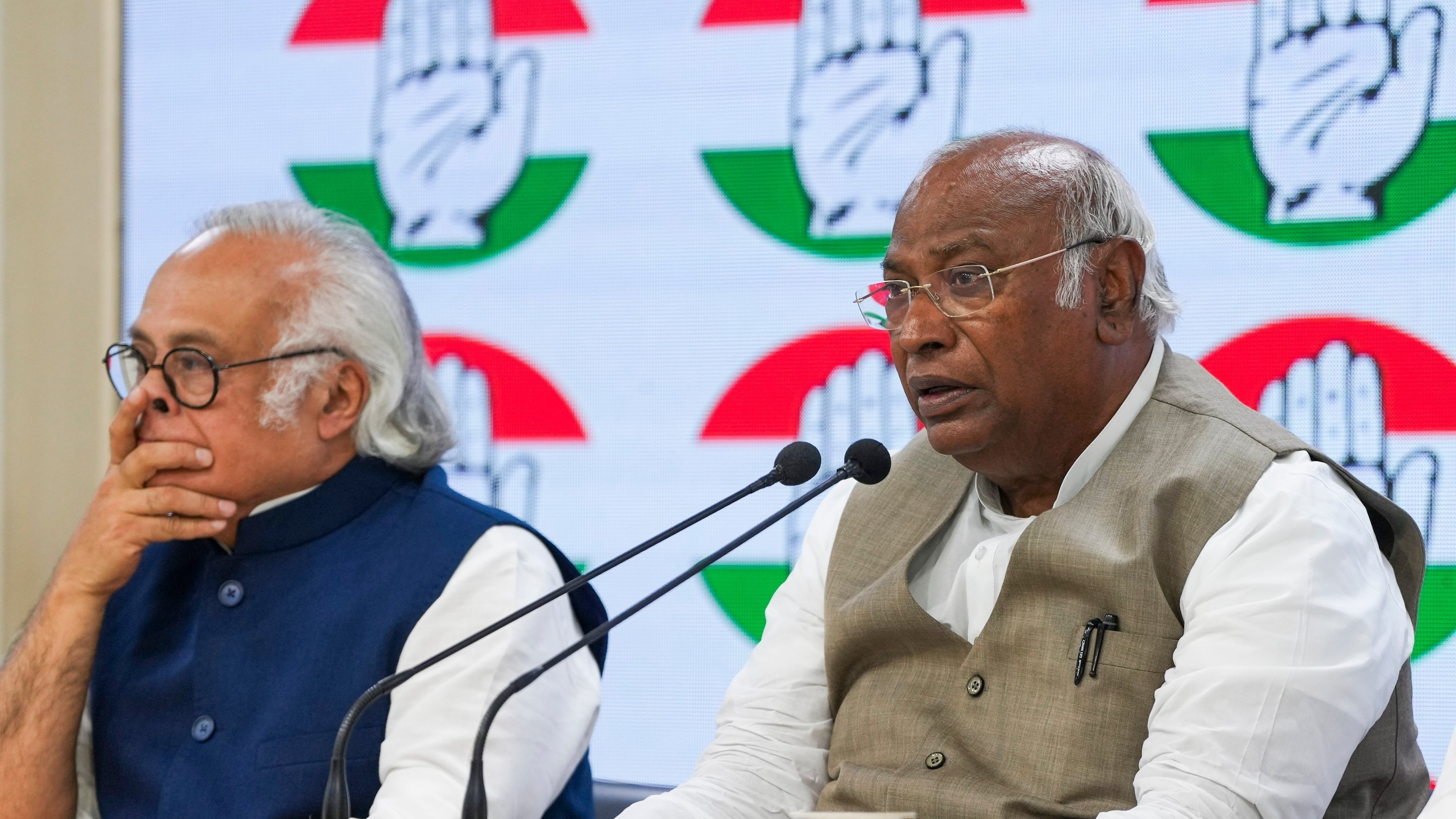 Congress says its entire top leadership was jailed during Quit India movement but RSS opposed it