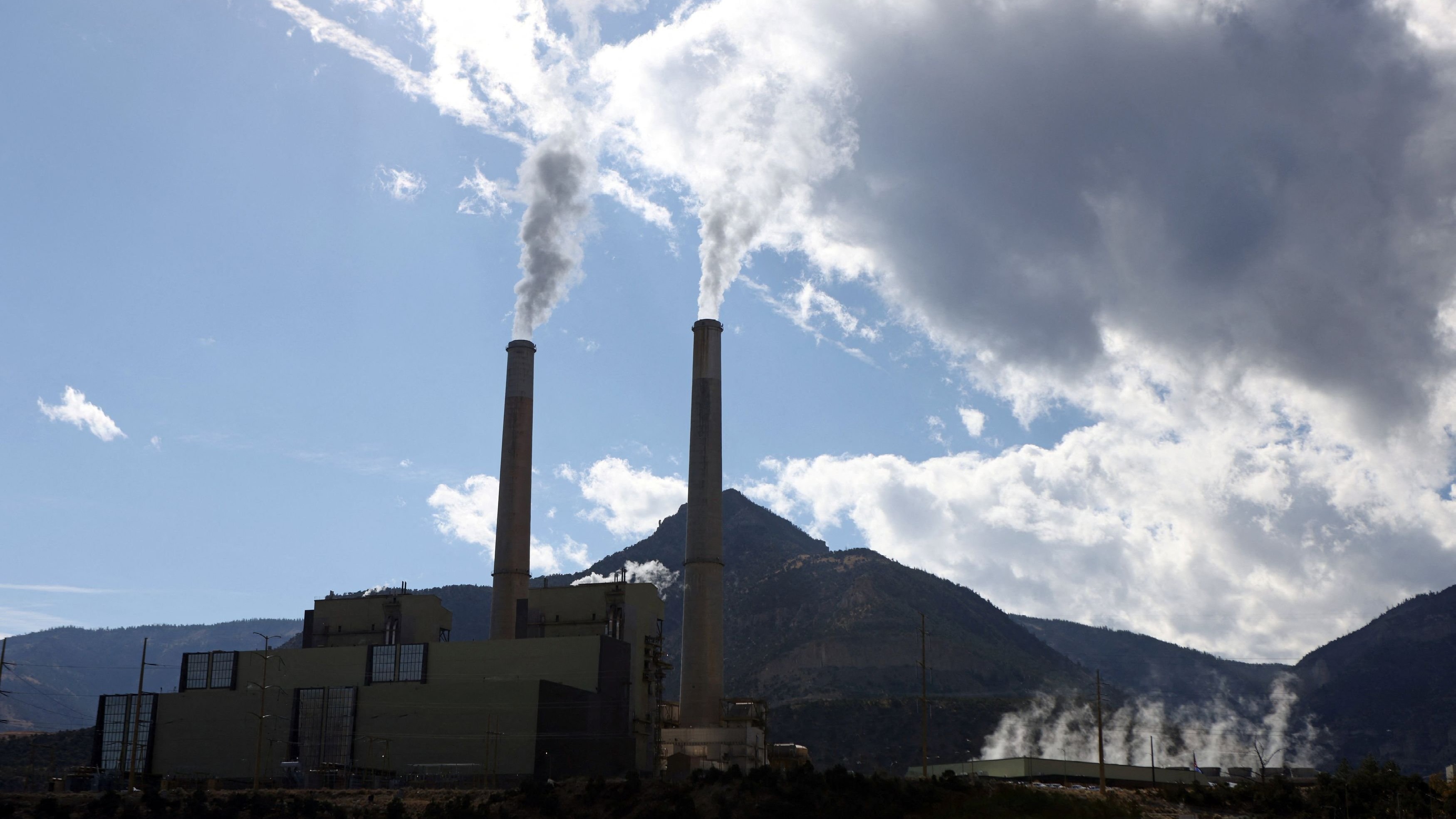 Documents show EPA wants to erase greenhouse gas limits on power plants
