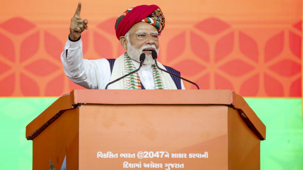 'Zindagi jiyo, roti khao varna meri goli toh hai hi': PM Modi slams Pak in Bhuj rally