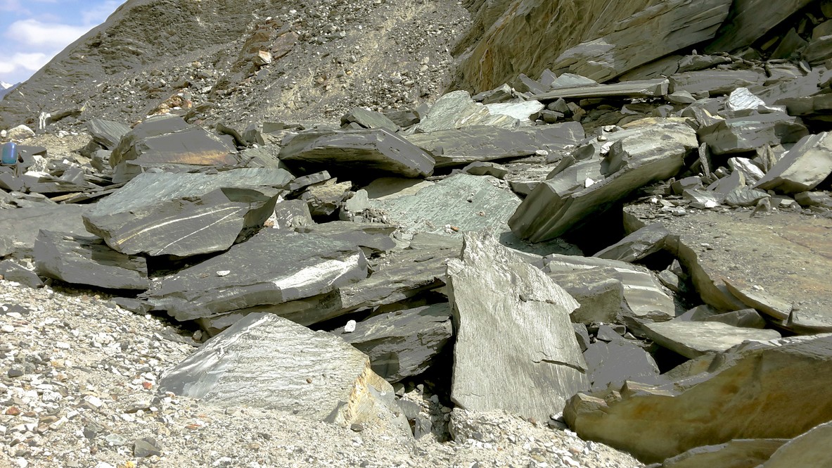 Massive landslide blocks Jammu-Kishtwar national highway; restoration work in progress