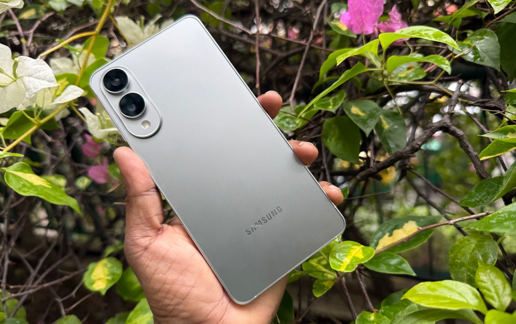Samsung Galaxy S25 Edge.