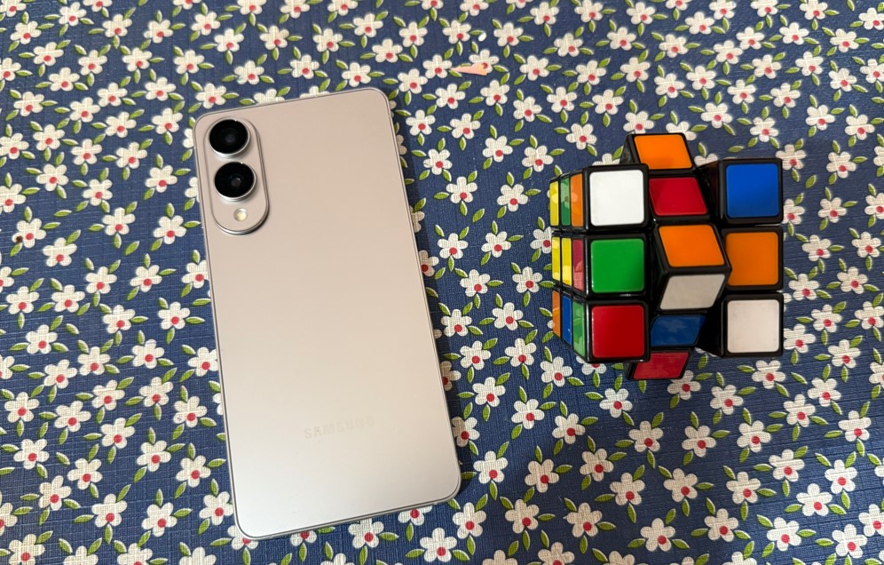 Samsung Galaxy S25 Edge.