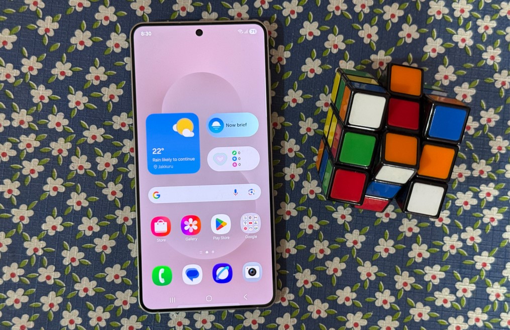 Samsung Galaxy S25 Edge.
