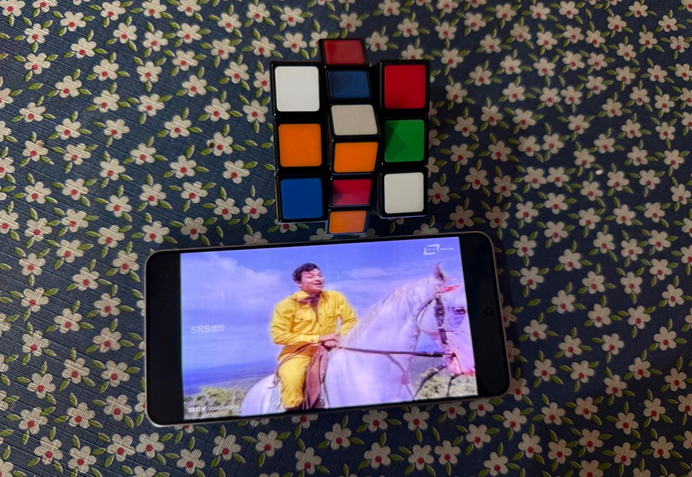 Samsung Galaxy S25 Edge.