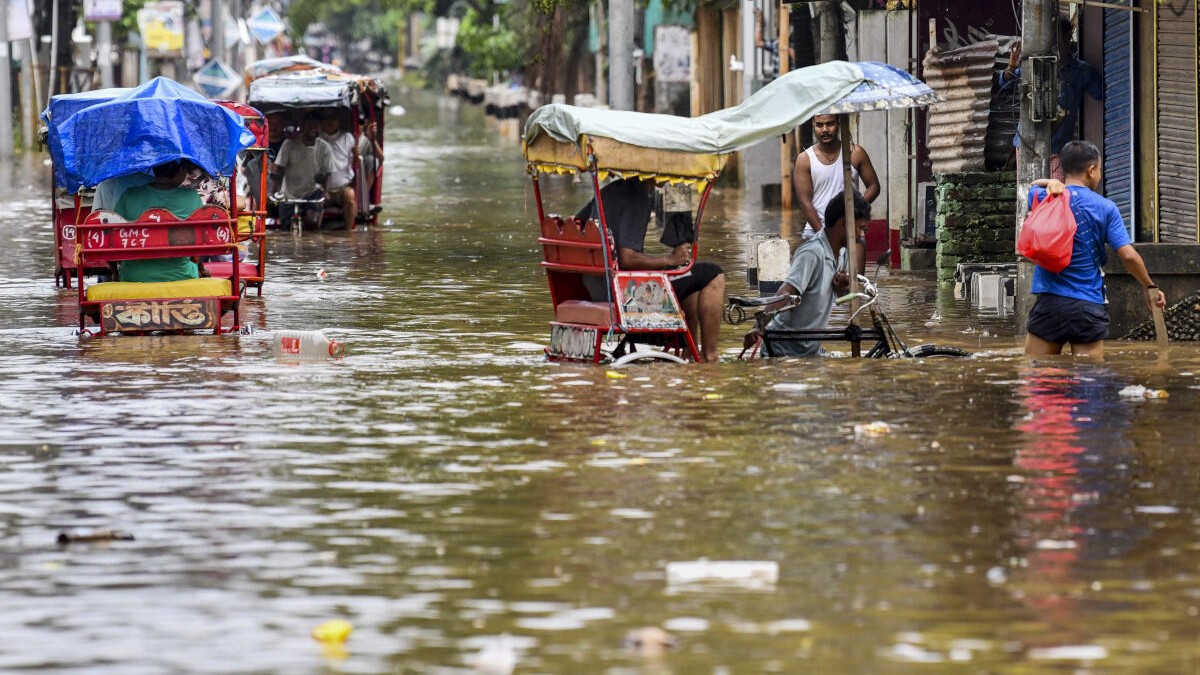 North East Flood: बाढ़ ने इस राज्य में मचाई तबाही, 32 की मौत , 3300 से ज्यादा लोग बेघर 2 North East Flood: बाढ़ ने इस राज्य में मचाई तबाही, 32 की मौत , 3300 से ज्यादा लोग बेघर