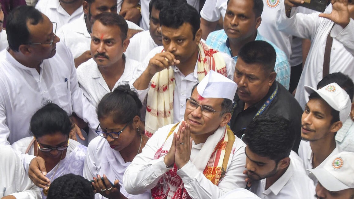 Chaotic scenes at new Assam Congress chief Gaurav Gogoi's felicitation