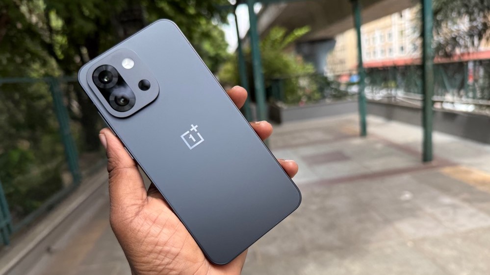 OnePlus 13s.