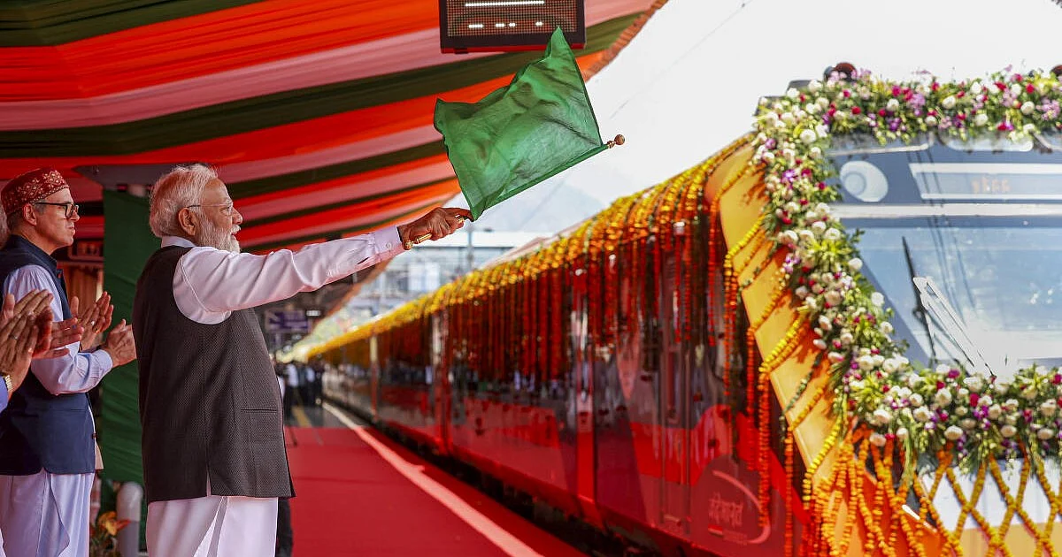 Vande Bharat Fleet Grows to 150 Trains, Says Rail Minister Vaishnaw