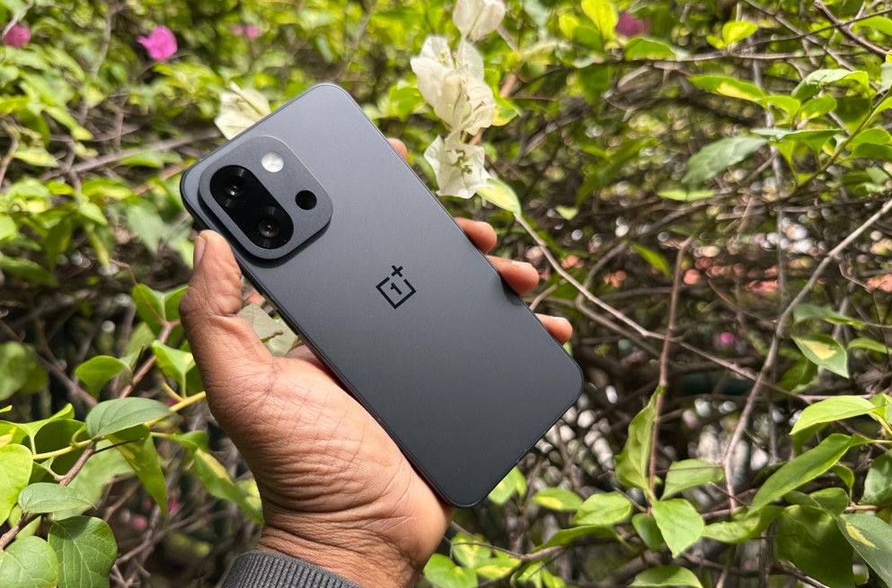 OnePlus 13s.