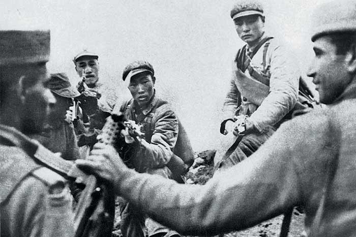 Indian and Chinese soldiers face off during Sino-Indian border dispute.