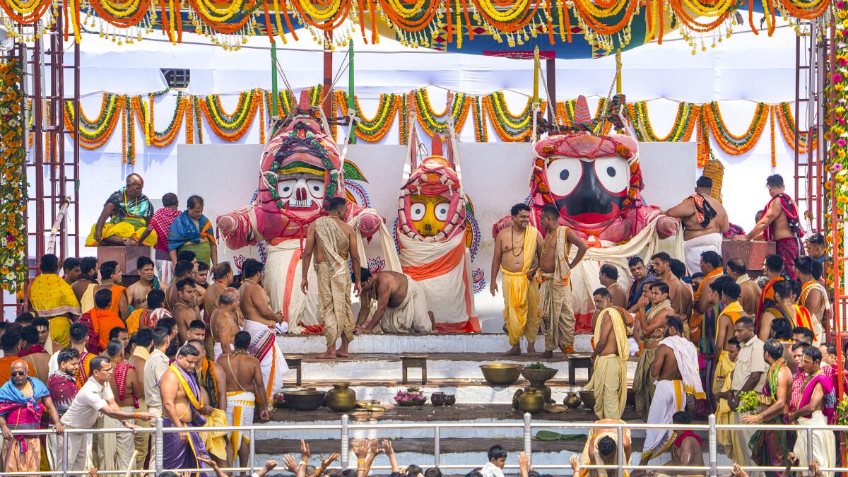 Lakhs congregate in Puri to witness Lord Jagannath’s bathing rituals