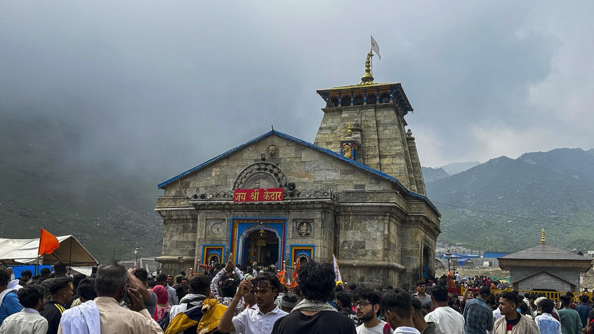 One dead, two injured after being hit by debris on Kedarnath trek route, pilgrimage temporarily suspended 