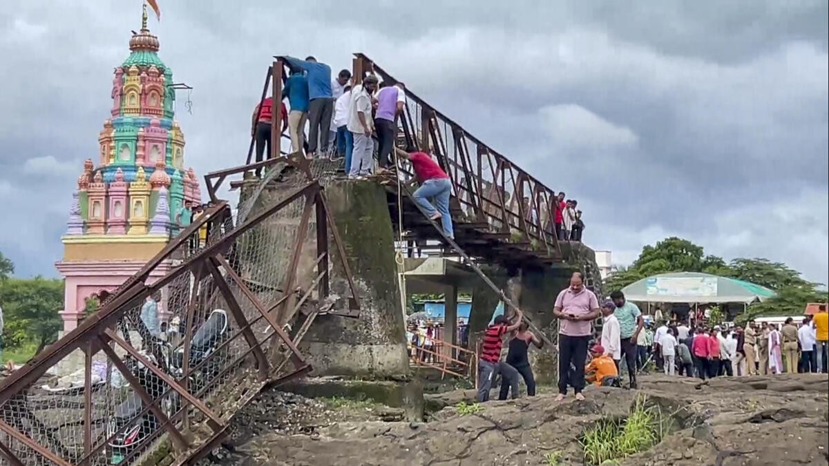 Pune bridge crash brings back memories of another disaster