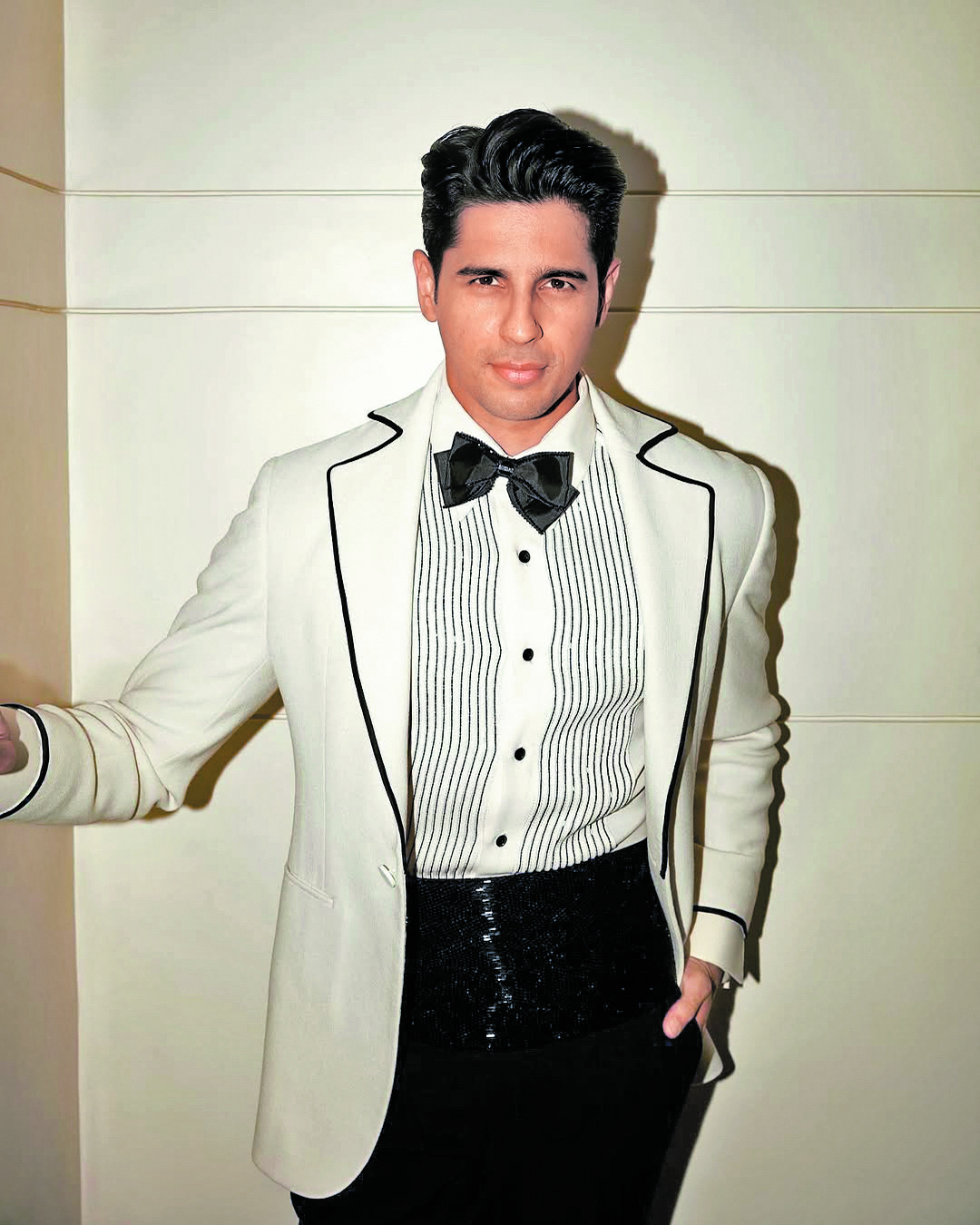 Timeless and refined
Siddharth Malhotra embodies classic masculinity with his white blazer ensembles. Often opting for monochrome pairings or subtle patterns his looks are timeless and refined. Siddharth’s style teaches us that elegance lies in the details - a perfectly fitted blazer and polished grooming go a long way.