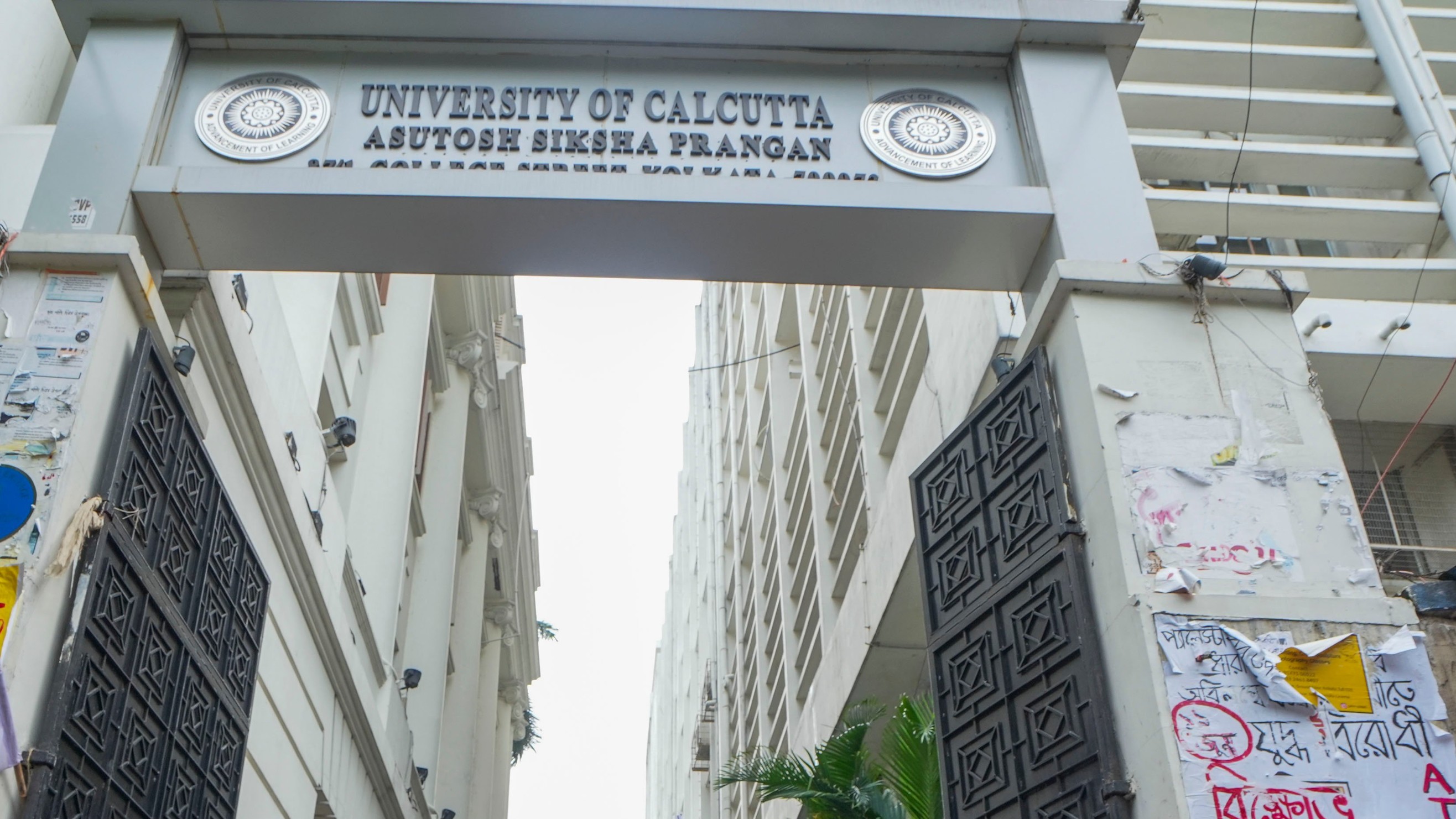 Calcutta University hostel room ceiling collapses, leaves one injured