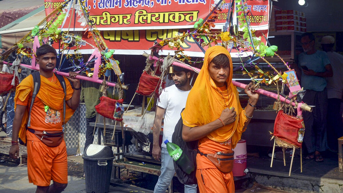 Drunk driver rams car into group of Kanwariyas in Ghaziabad, thrashed by pilgrims