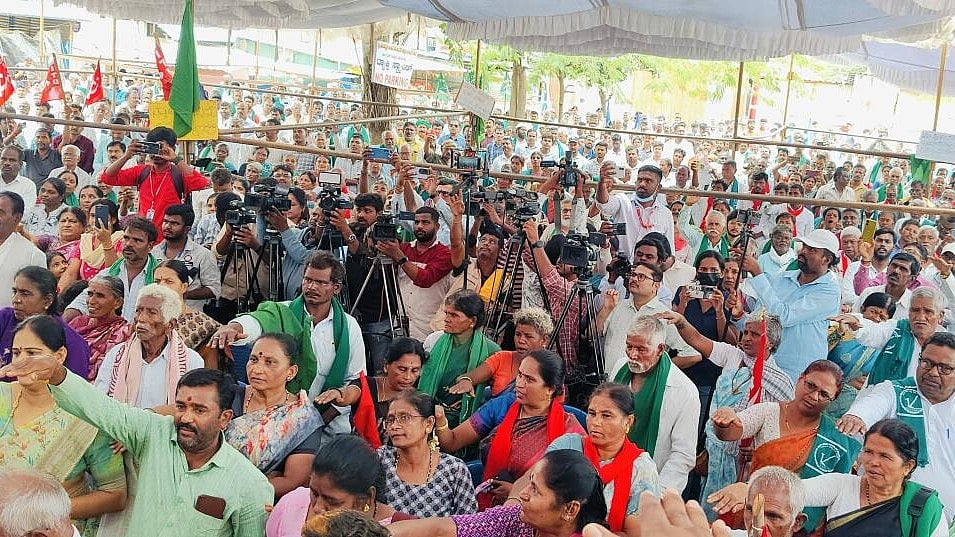 Devanahalli Land Protest: Farmers Resist Defence Park on Fertile Farmlands
