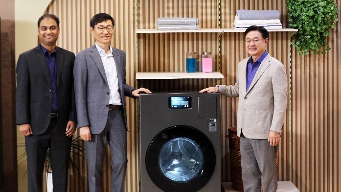 [From Left to right] Ghufran Alam, Vice President, Digital Appliances Business, Samsung India; John S.W. Park, Corporate Vice President, Digital Appliance Business, Samsung India; &amp; JB Park, President &amp; CEO, Samsung Southwest Asia.