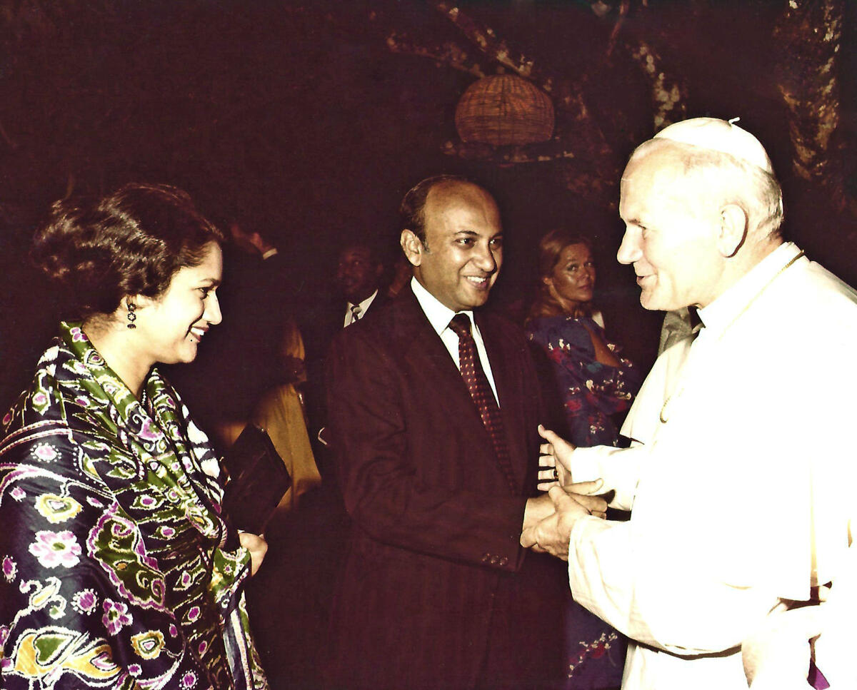 Meeting Pope John Paul ll in Cairo