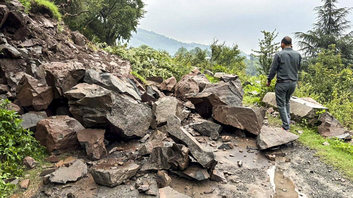 Himachal Pradesh: Downpour, landslide in Solan; Shimla-Kalka rail line  shut, traffic disrupted on NH