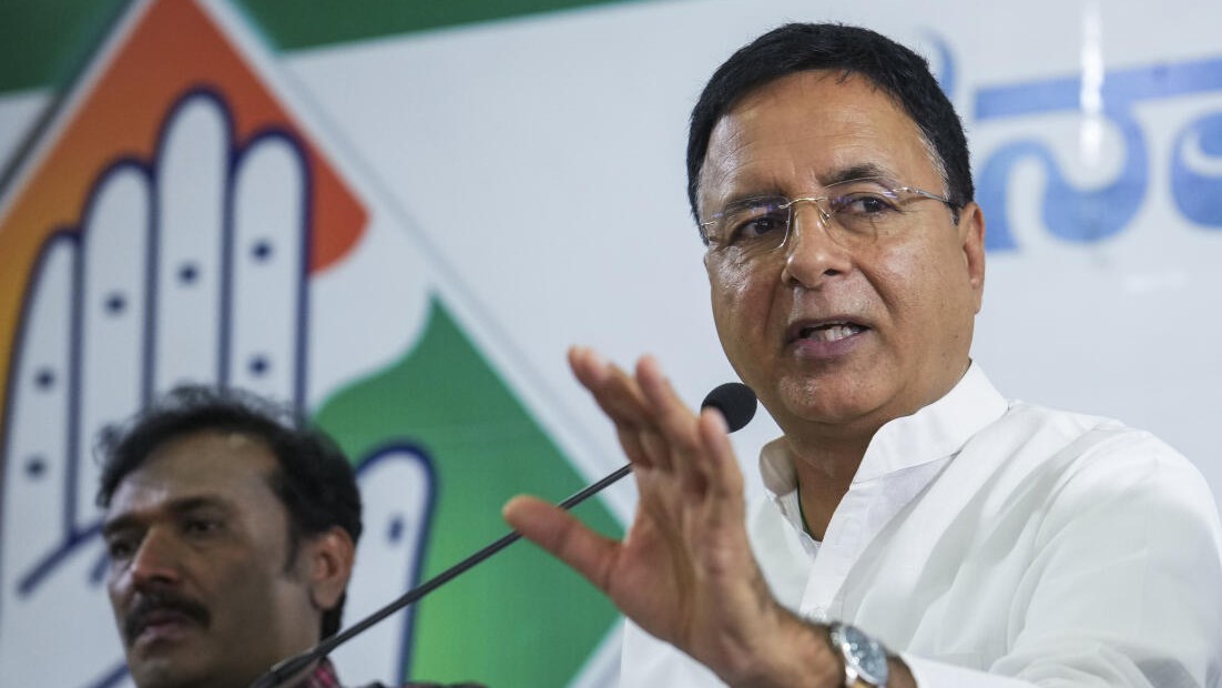 Congress in Karnataka: Surjewala Denies Any Talks on Leadership Change