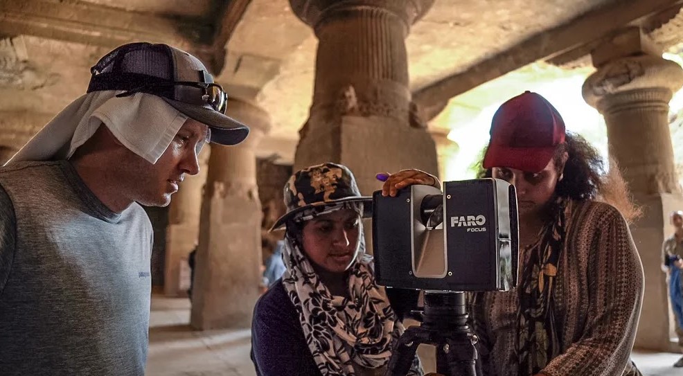 CyArk and ASI captured over 6,500 photos and 197 laser scans of the Elephanta Caves.