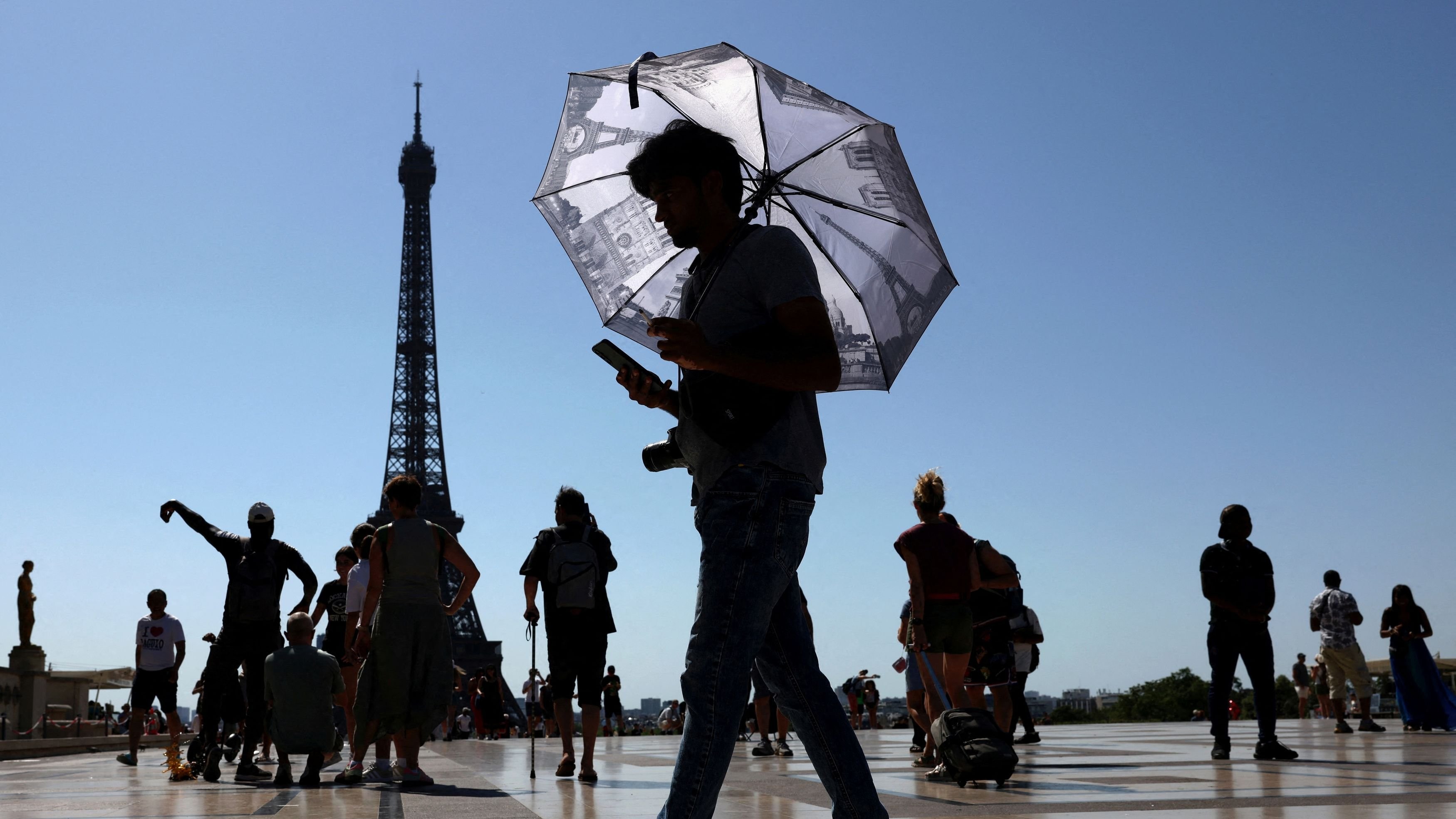 France shuts schools, Italy limits outdoor work as heatwave grips Europe