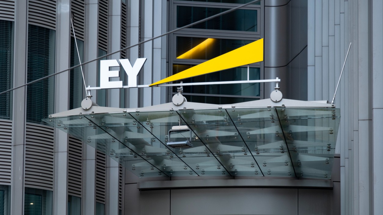 Aakash accuses EY of professional misconduct, advising rivals in conflict of interest