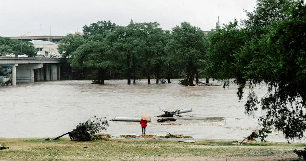 Mindestens 13 Menschen kommen bei Überschwemmungen in Texas ums Leben ...