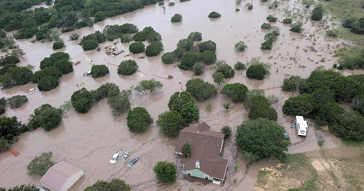 Verzweifelte Suche nach Vermissten bei Überschwemmungen in Texas ...